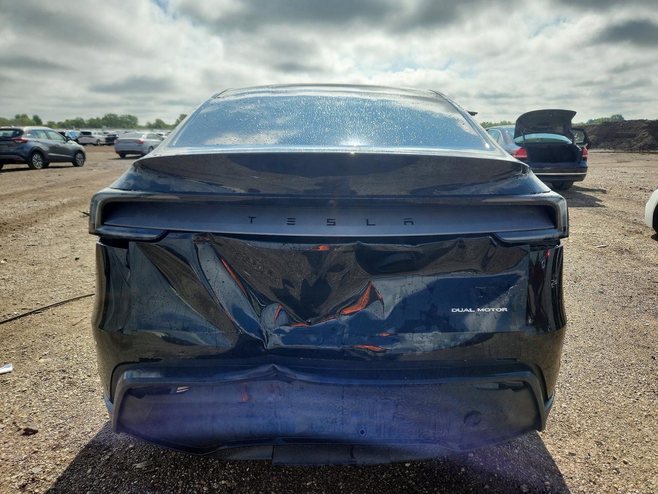 2026 Tesla Model Y - Фото 6