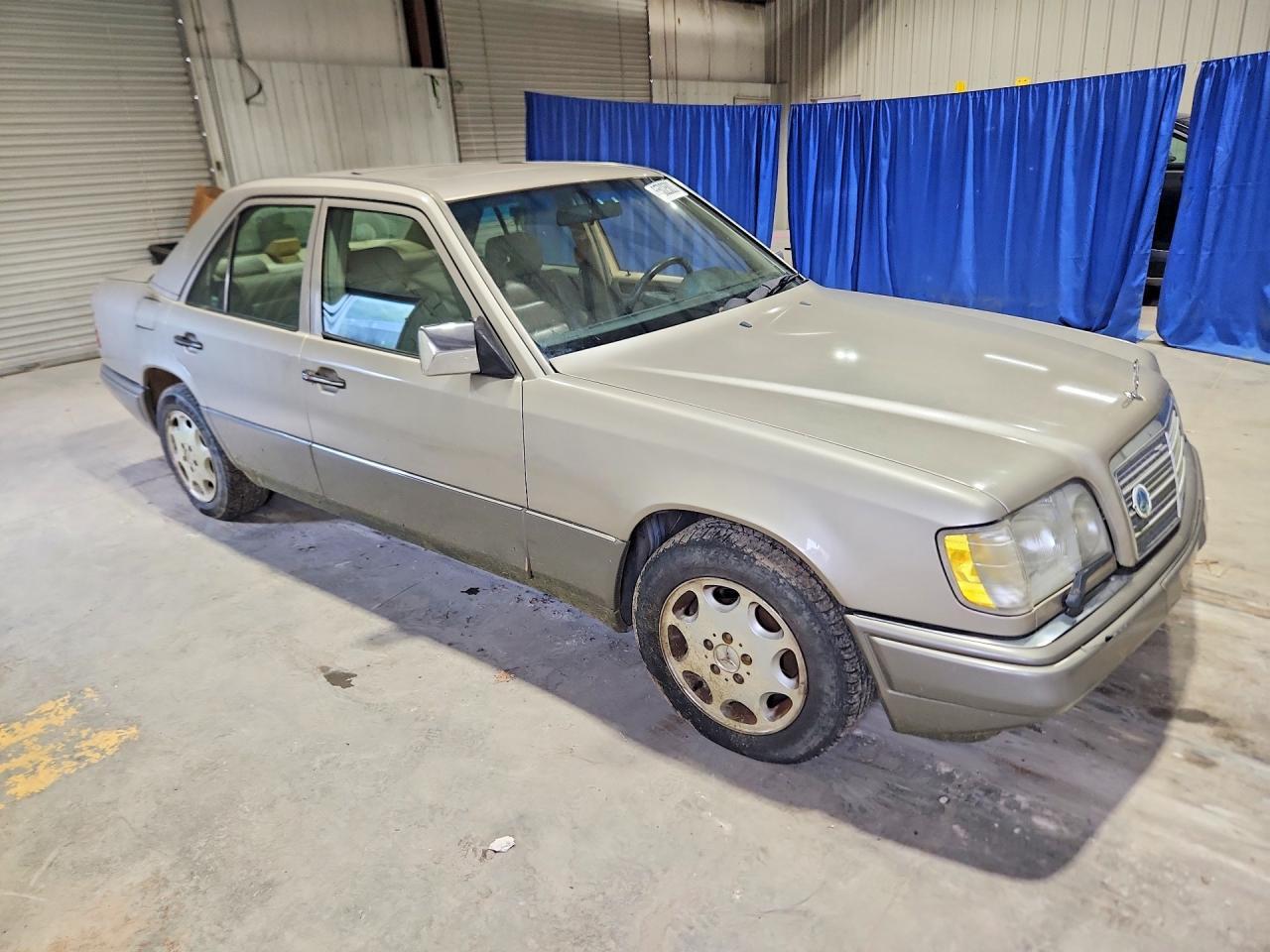 1995 Mercedes-Benz E 320 Base - Фото 4
