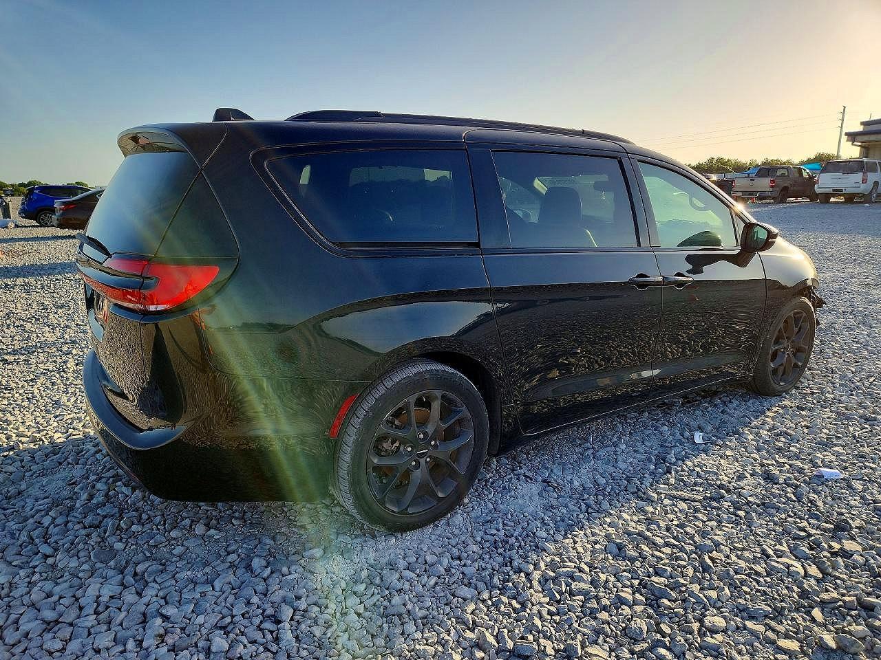 2022 Chrysler Pacifica Touring L - Фото 3