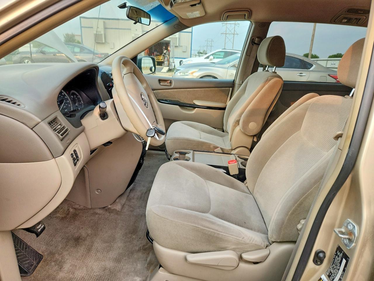 2005 Toyota Sienna Le 7 Passenger - Image 7