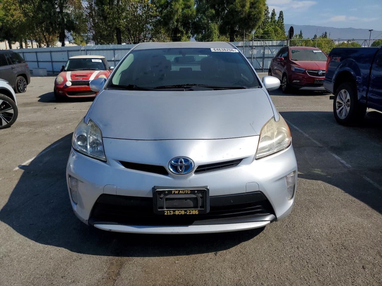 2012 Toyota Prius Two - Image 5