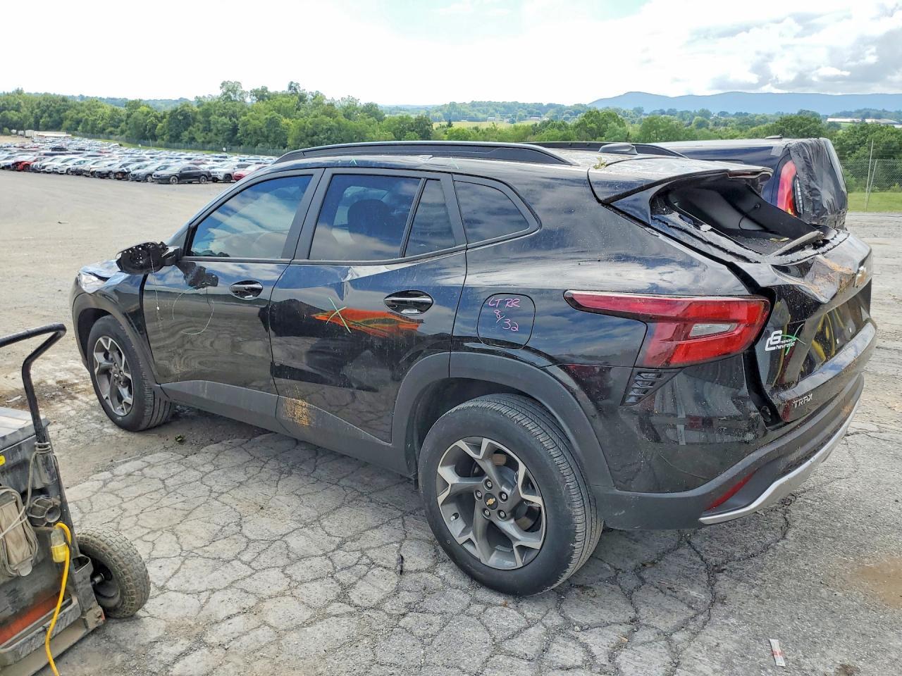 2025 Chevrolet Trax 1Lt - Image 2