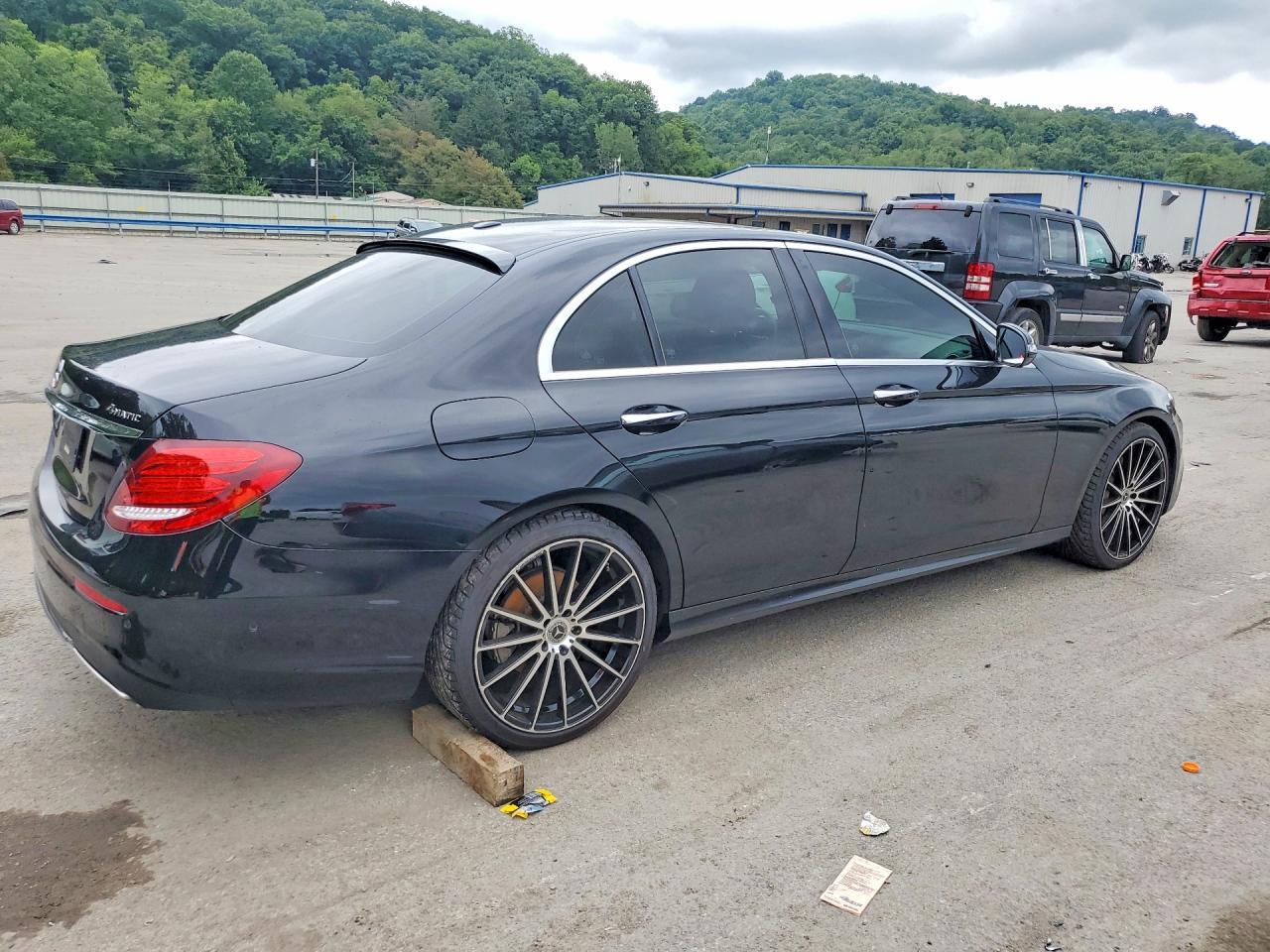 2017 Mercedes-Benz E 300 4Matic - Фото 3