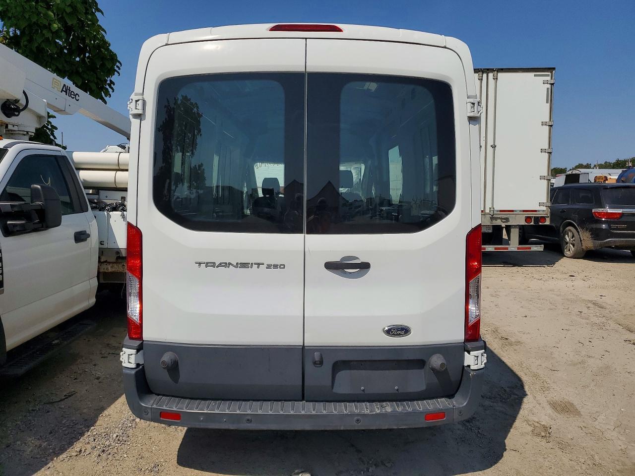 2017 Ford Transit T-250 - Фото 6