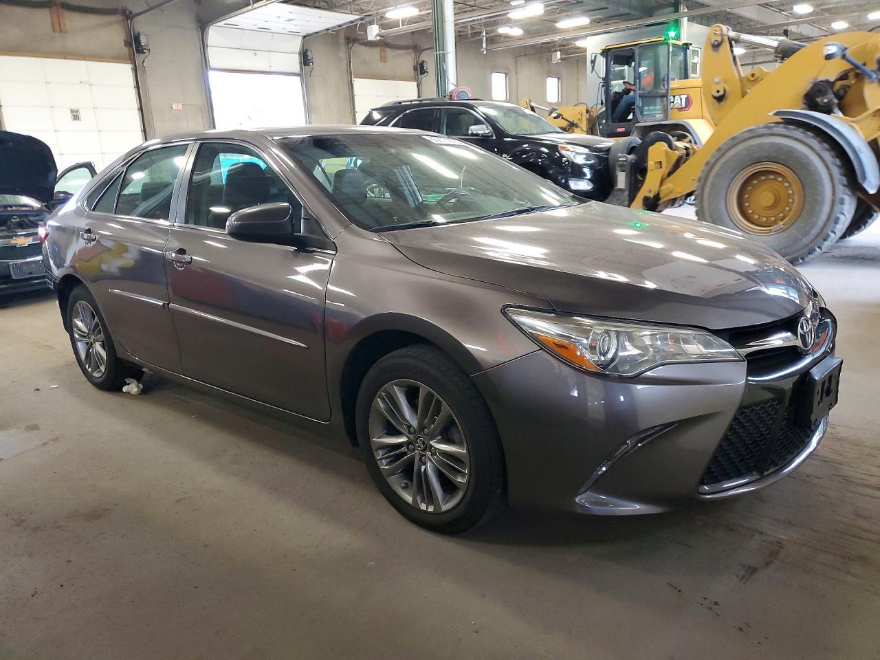 2017 Toyota Camry Se - Фото 4