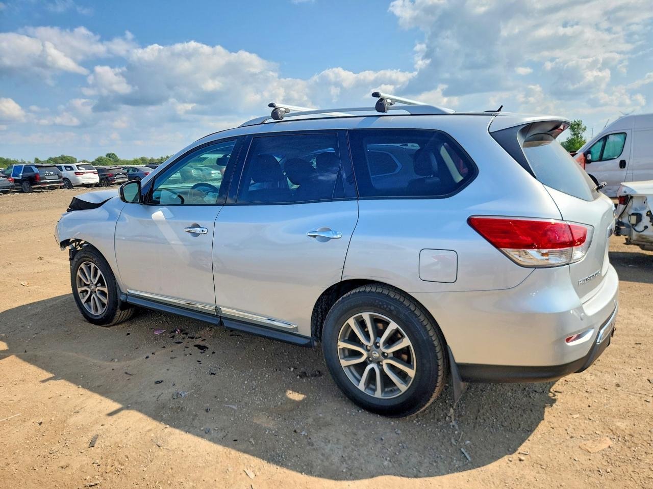 2013 Nissan Pathfinder S - Image 2
