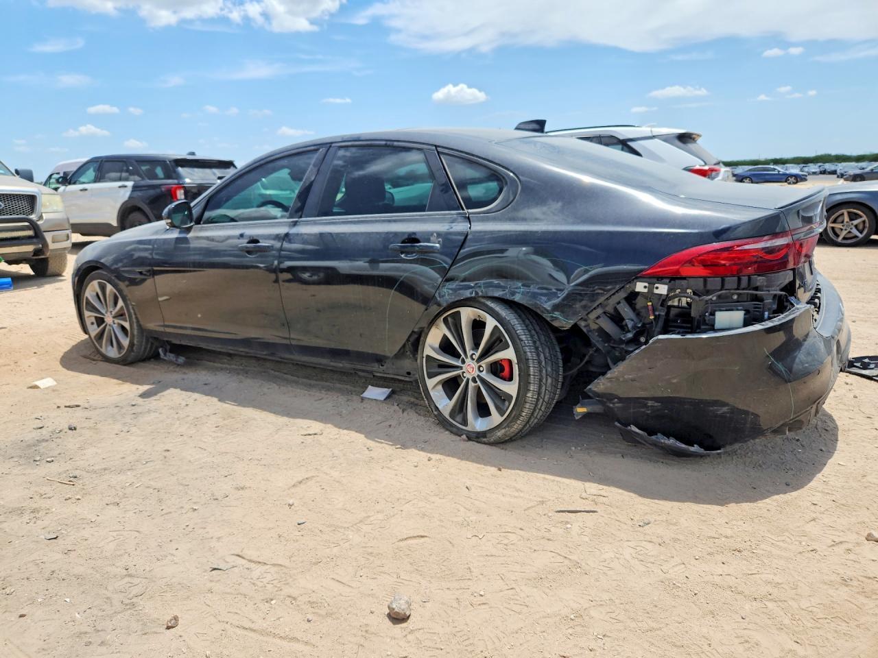 2022 Jaguar Xf R-Dynamic Se - Image 2