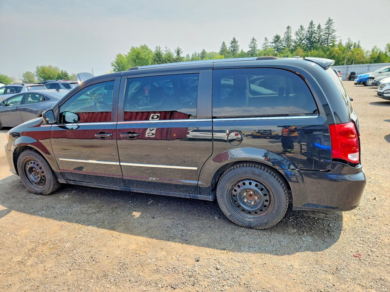2017 Dodge Grand Caravan Crew - Image 2