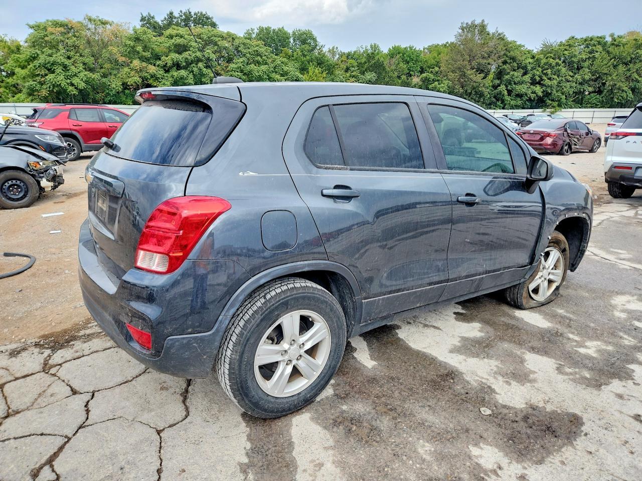2020 Chevrolet Trax Ls - Image 3