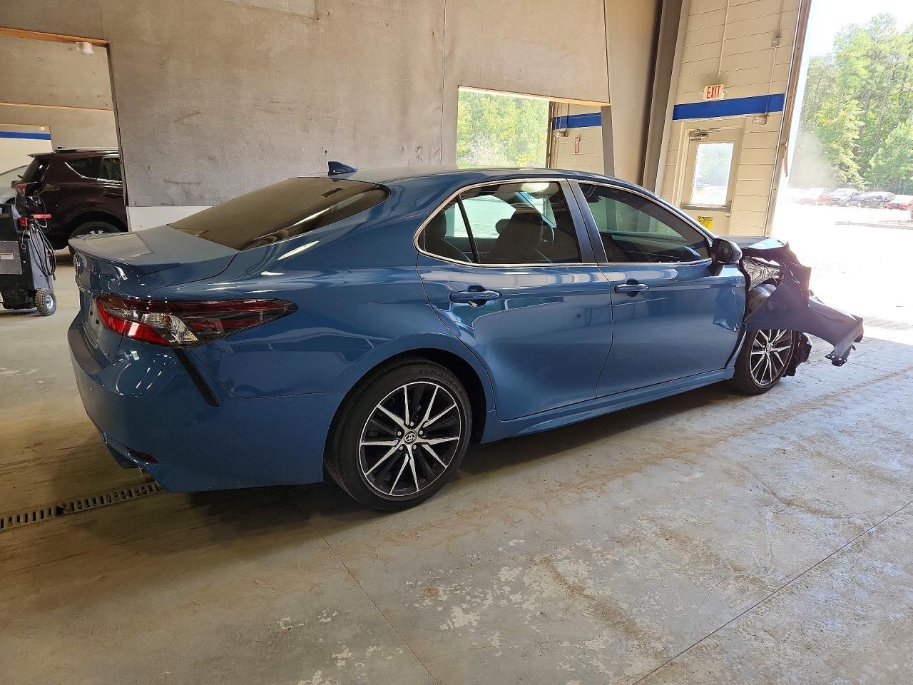 2023 Toyota Camry Se - Фото 3