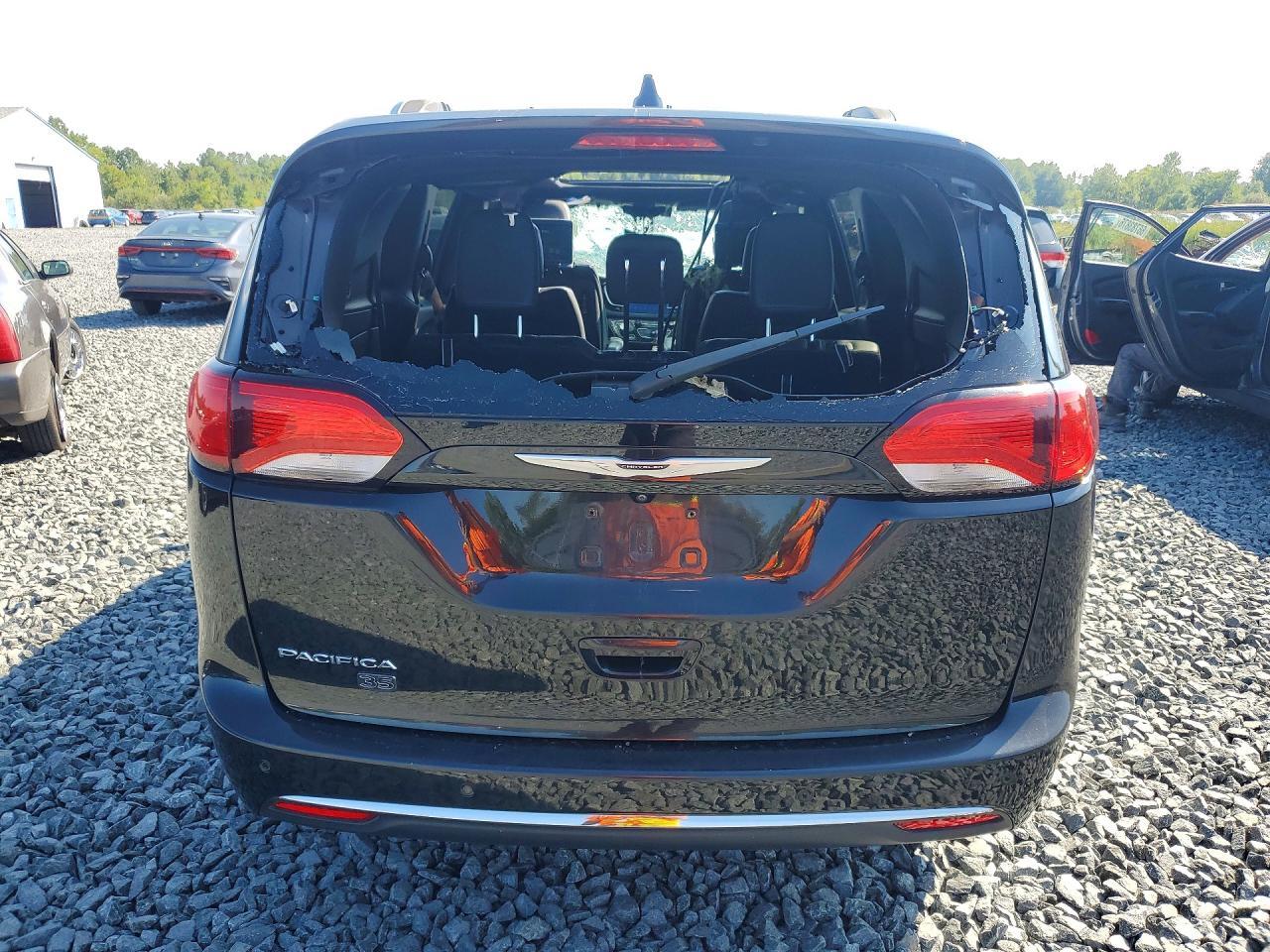 2020 Chrysler Pacifica Touring L Plus - Image 6