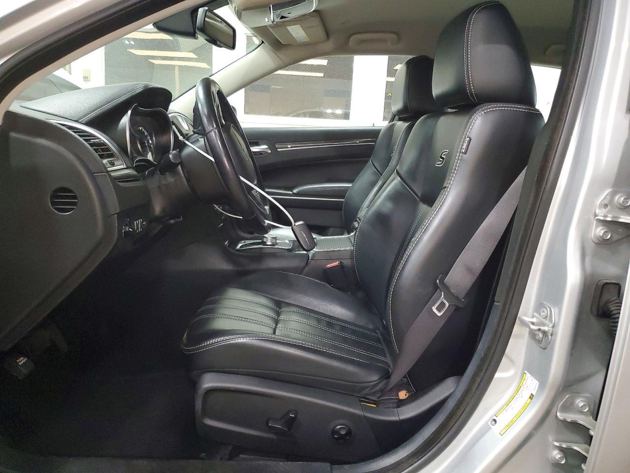 2019 Chrysler 300 Touring - Фото 7