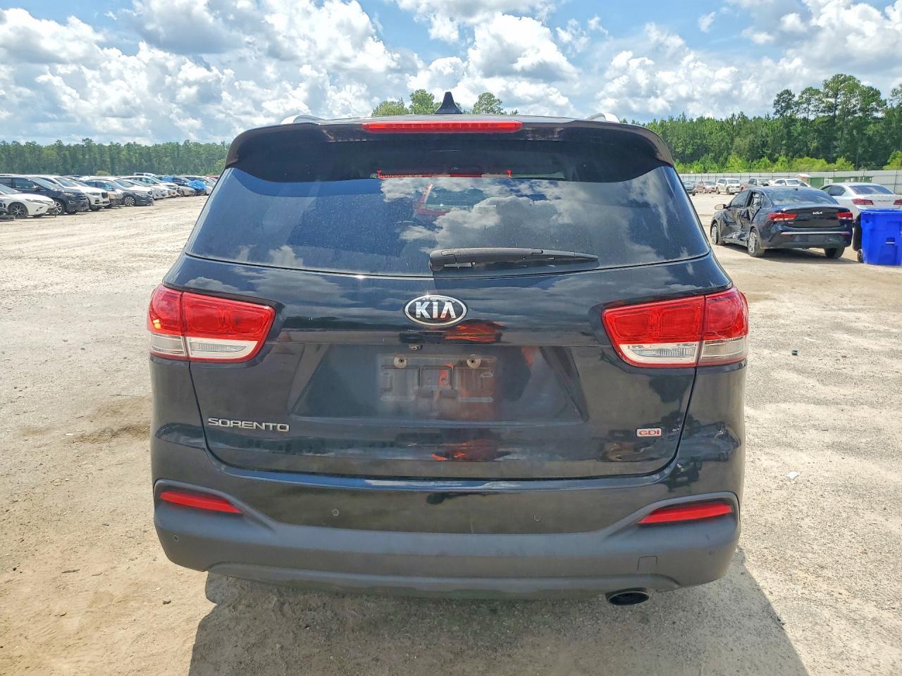 2017 Kia Sorento Lx - Image 6