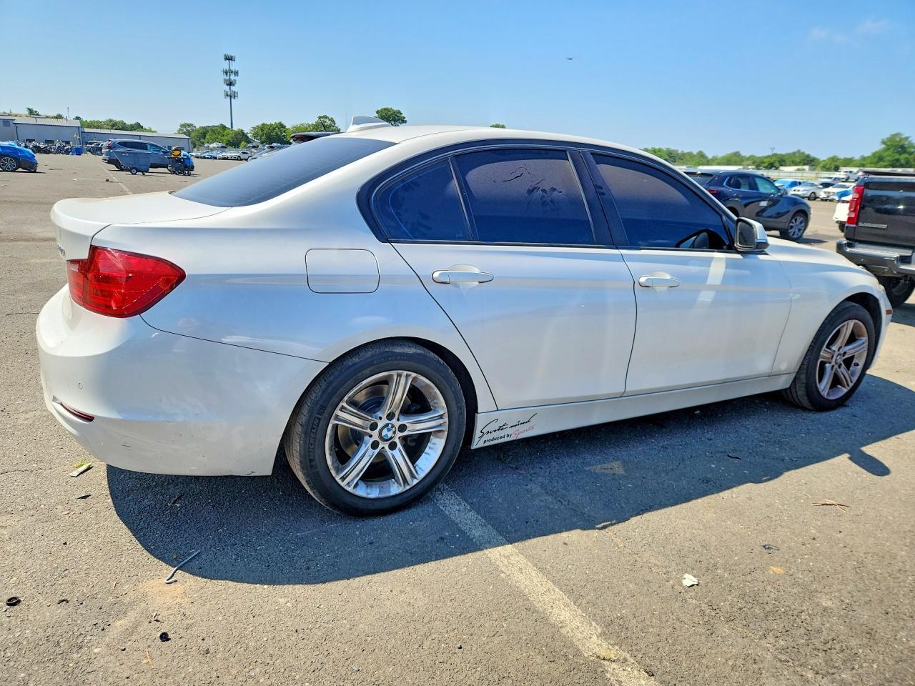 2015 BMW 320 I - Image 3