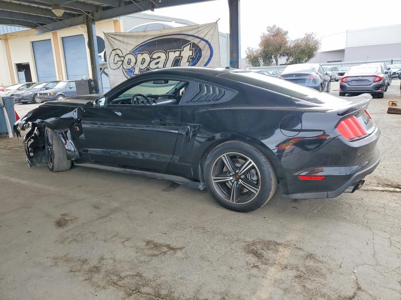 2015 Ford Mustang - Фото 2