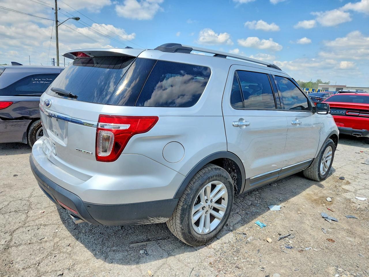 2015 Ford Explorer Xlt - Фото 3