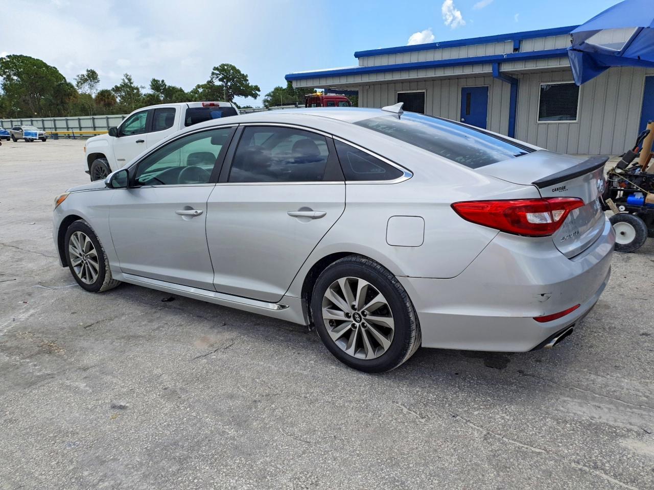 2015 Hyundai Sonata Sport - Image 2