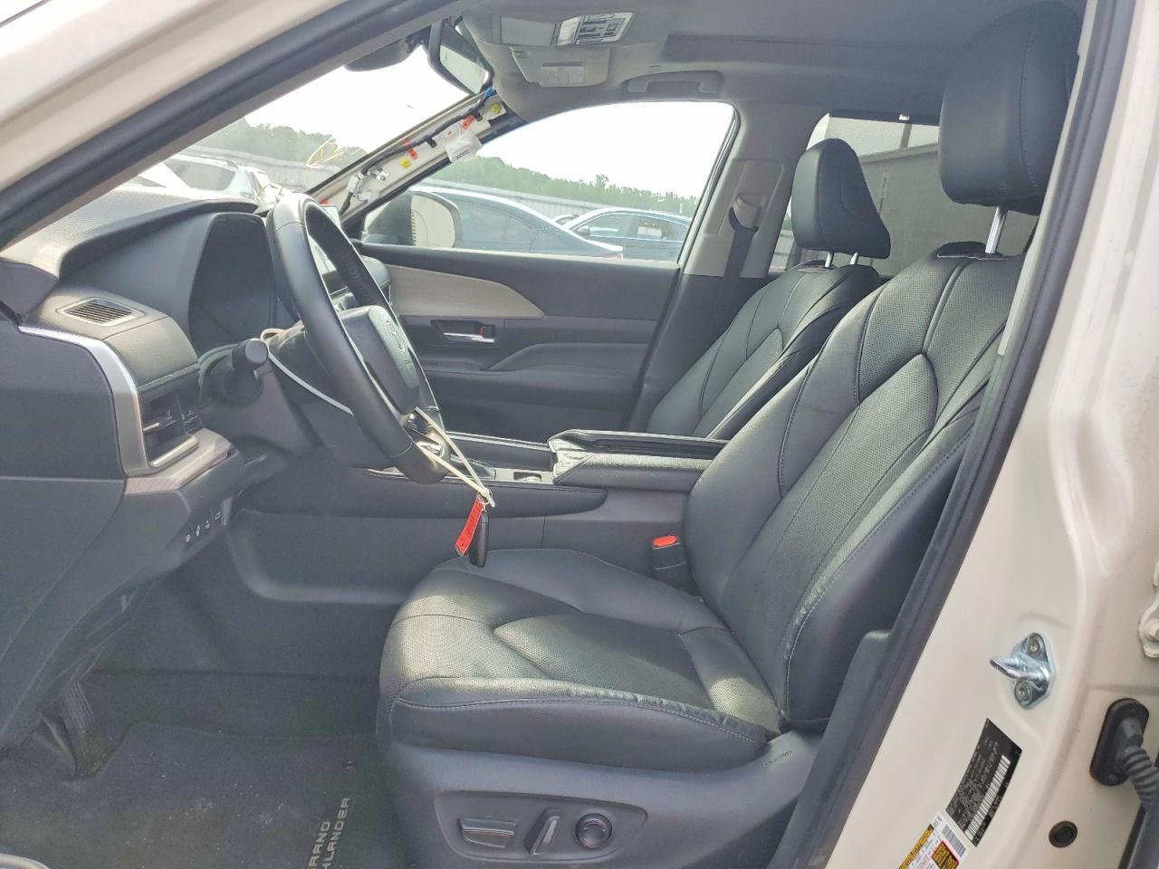 2024 Toyota Grand Highlander Hybrid Limited - Image 7