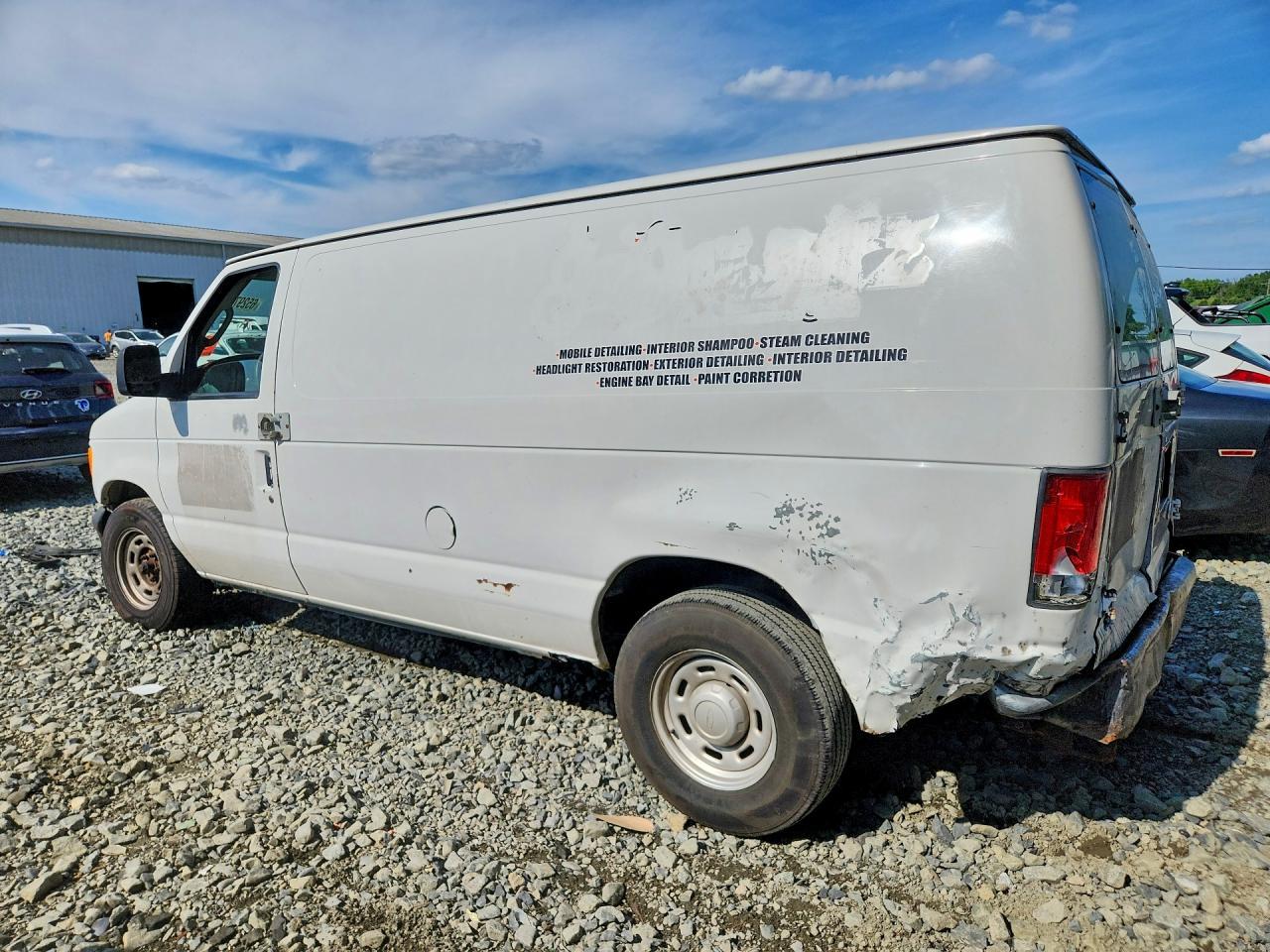 2004 Ford Econoline E150 Van - Фото 2