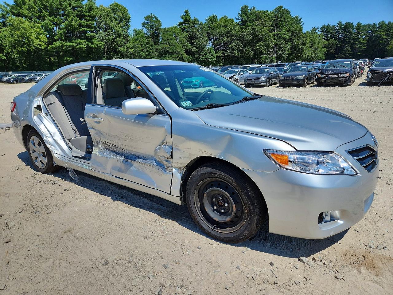 2011 Toyota Camry Le - Фото 4