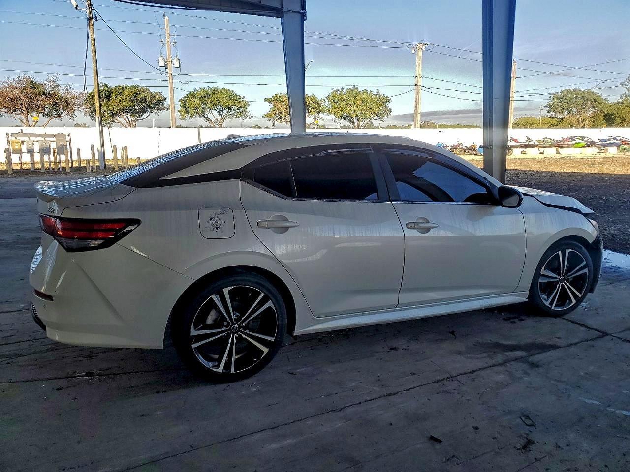 2020 Nissan Sentra Sr - Image 3