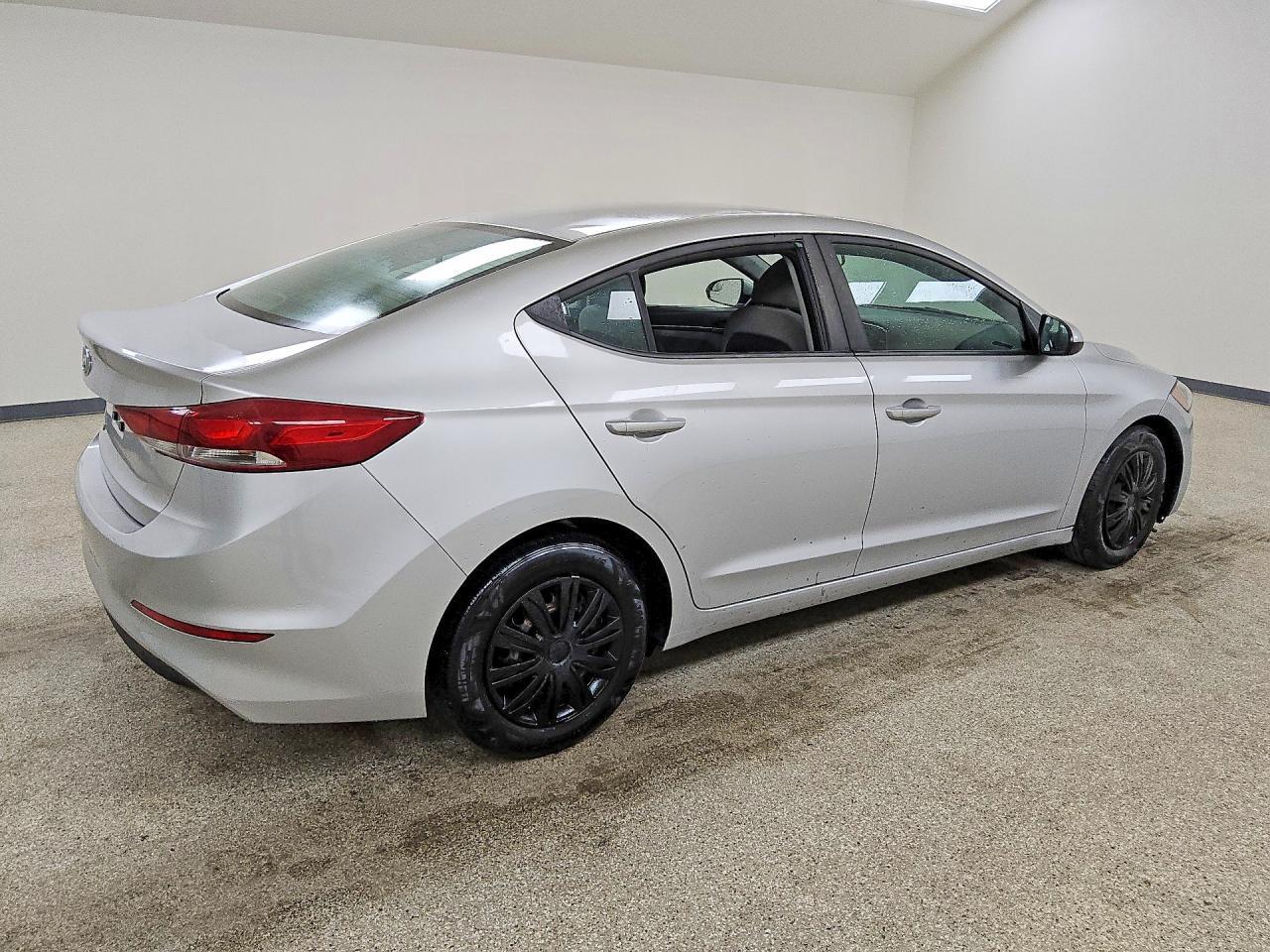 2018 Hyundai Elantra Se - Image 3