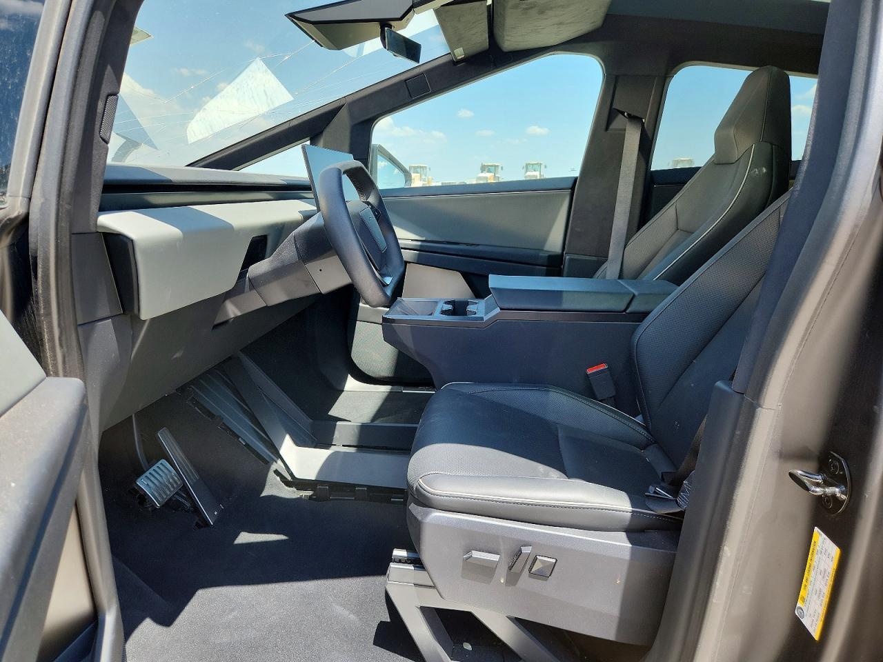2025 Tesla Cybertruck - Фото 7