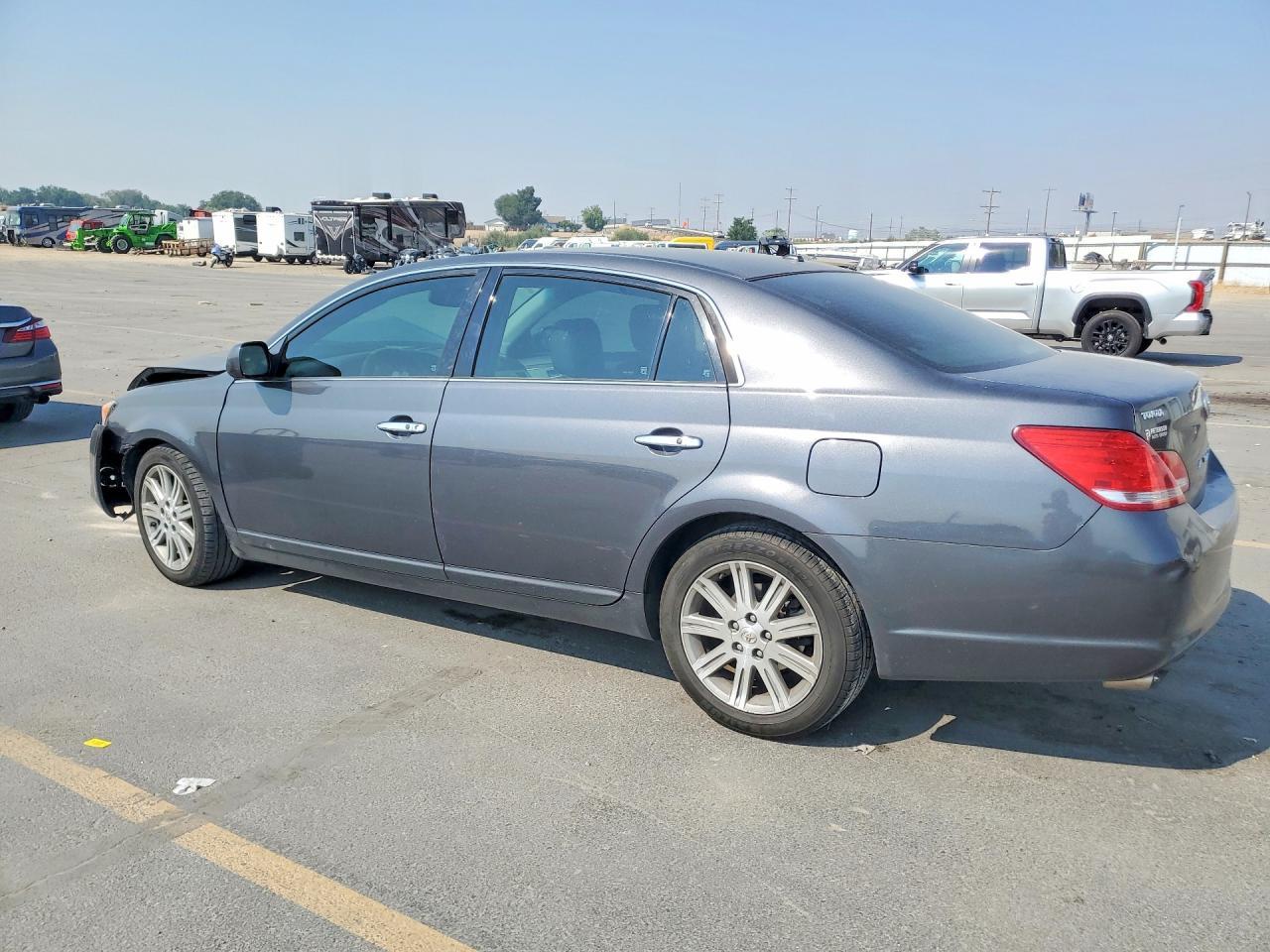 2010 Toyota Avalon Limited - Фото 2