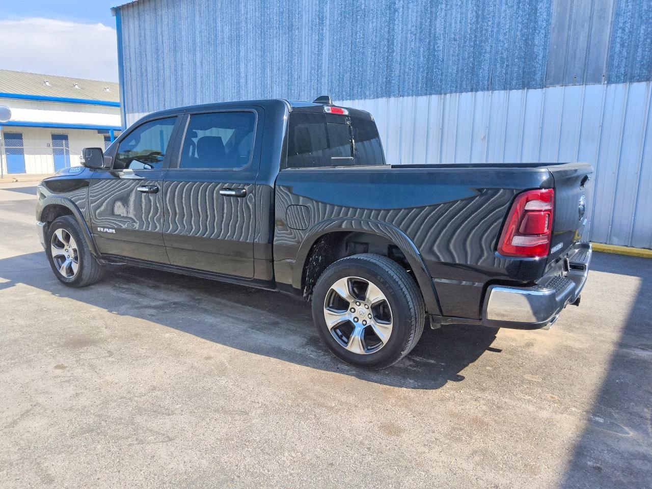 2019 Ram 1500 Laramie - Фото 2