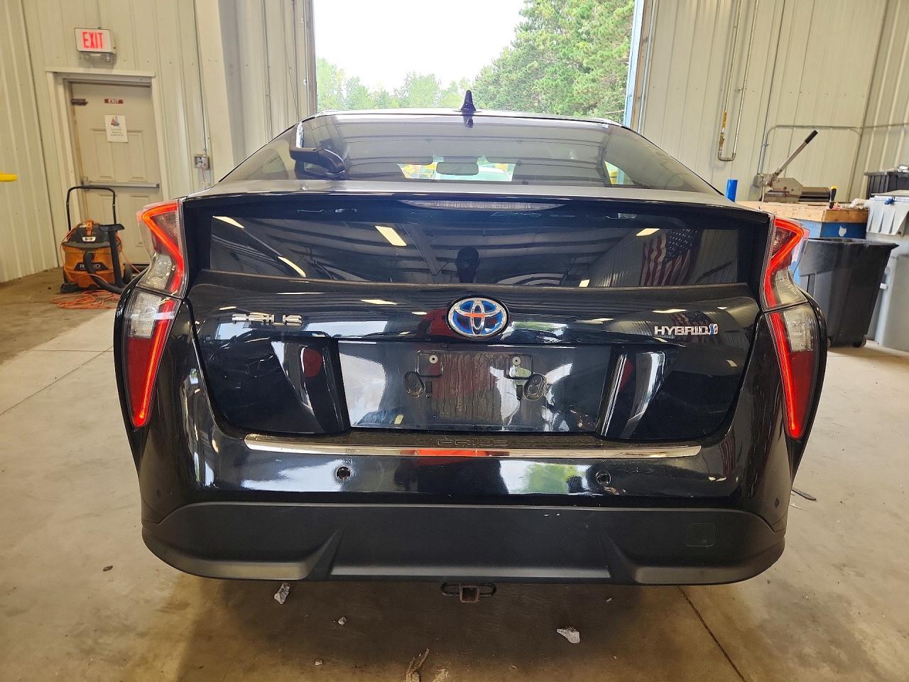 2016 Toyota Prius Four Touring - Image 6