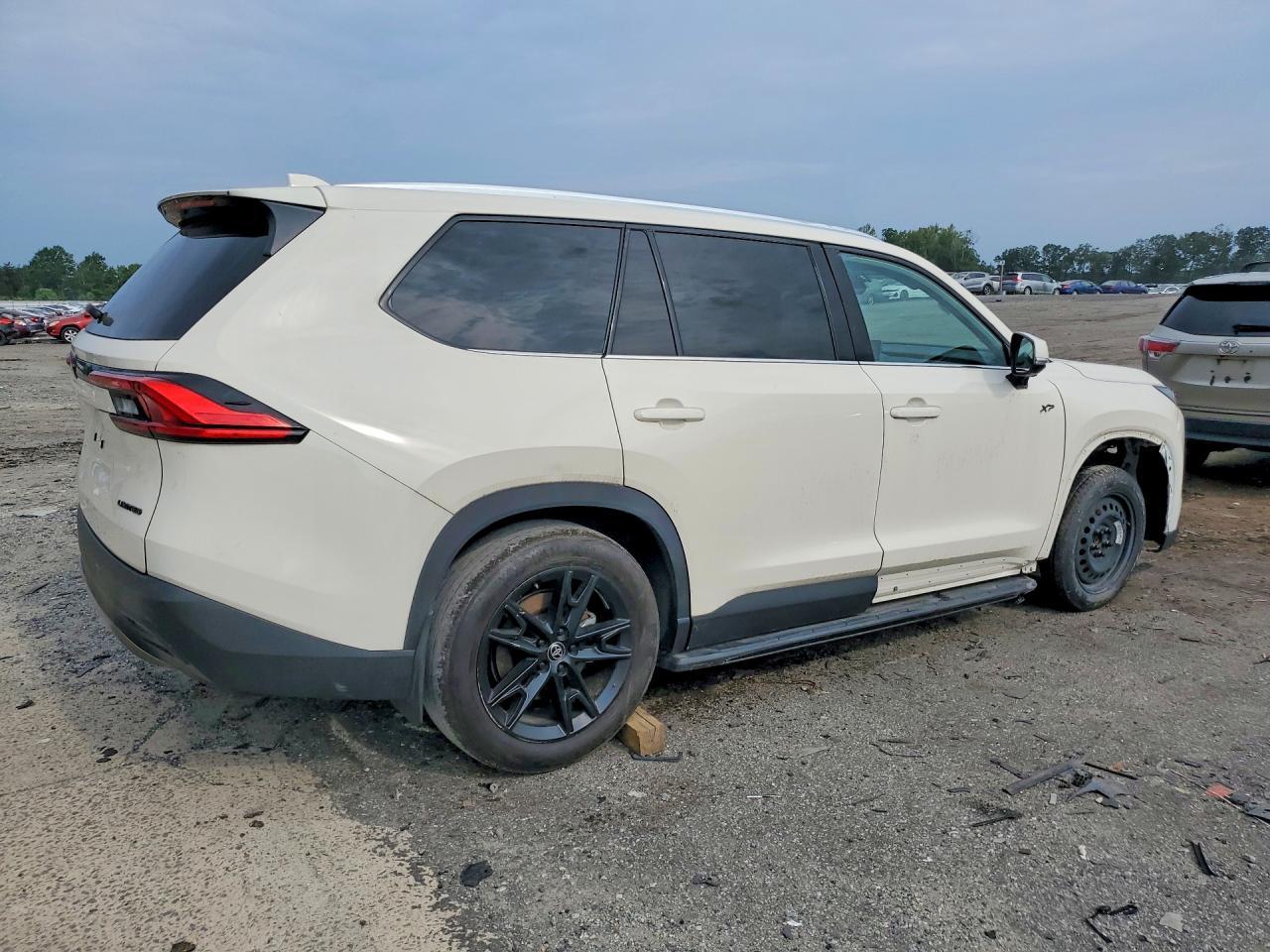 2024 Toyota Grand Highlander Hybrid Limited - Image 3