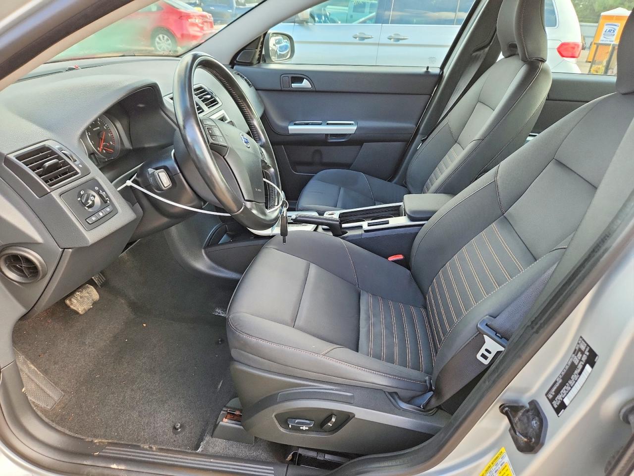2010 Volvo S40 2.4I - Фото 7
