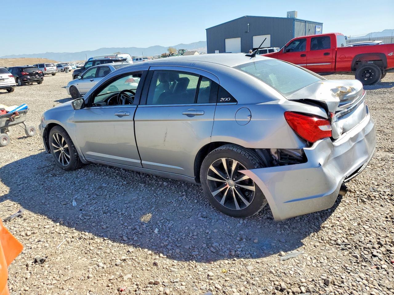 2014 Chrysler 200 Limited - Фото 2