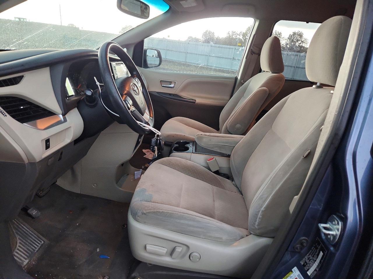 2015 Toyota Sienna Le - Image 7