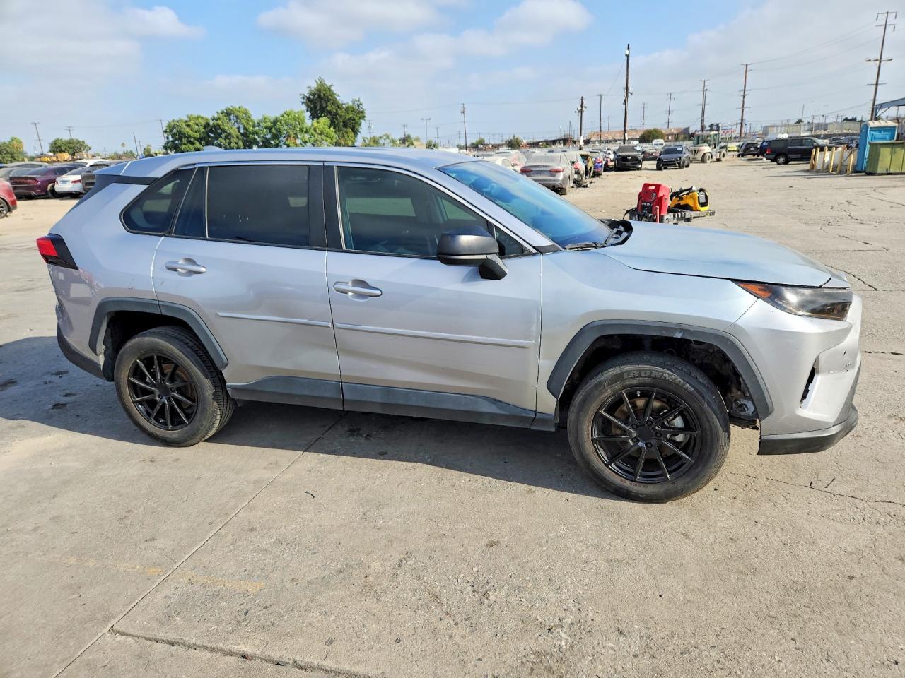 2022 Toyota Rav4 Le - Image 4