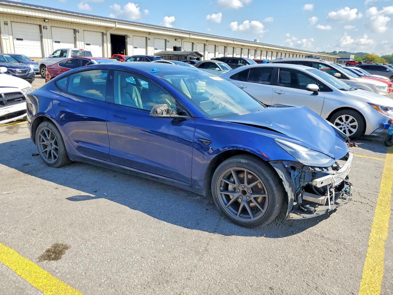 2022 Tesla Model 3 - Фото 4