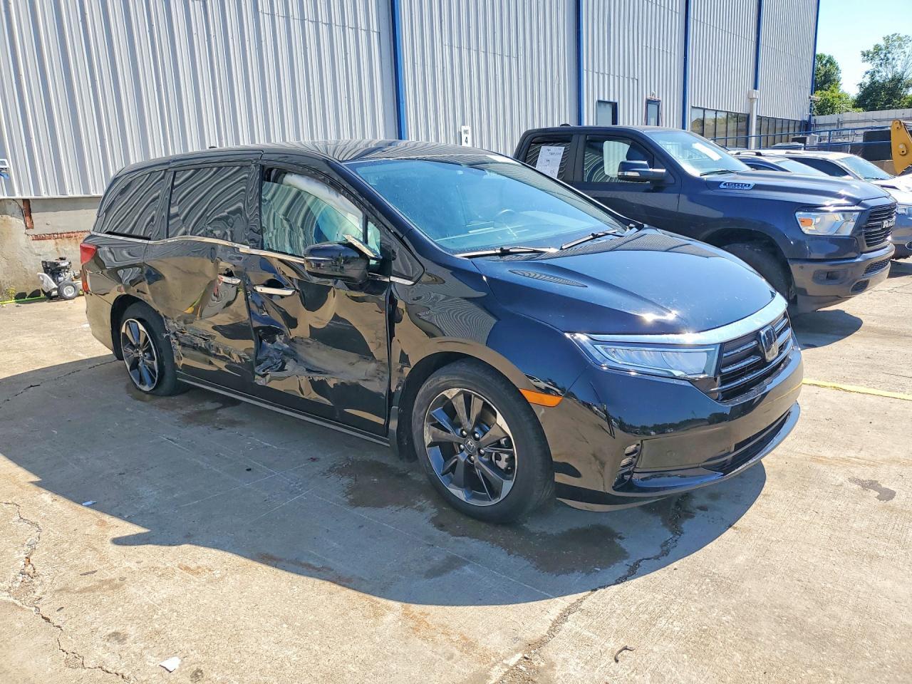 2024 Honda Odyssey Elite - Image 4