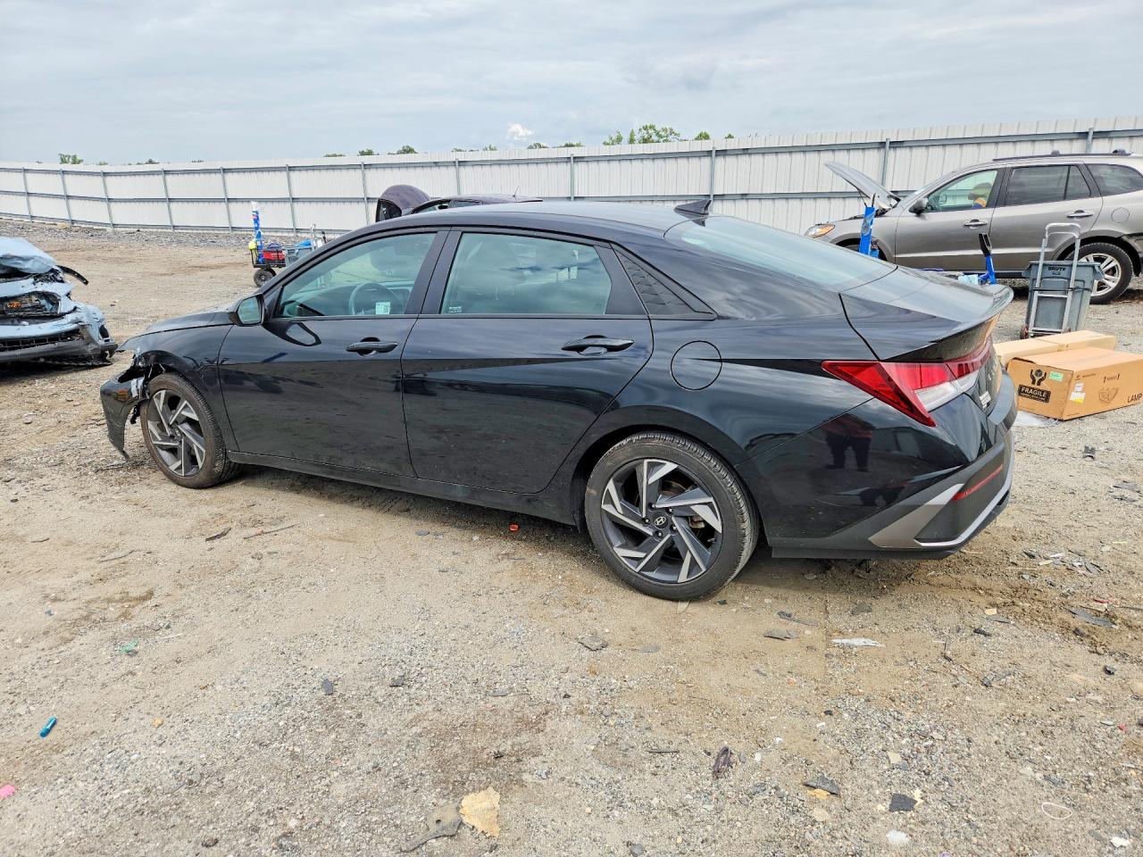 2025 Hyundai Elantra Sel Sport - Фото 2