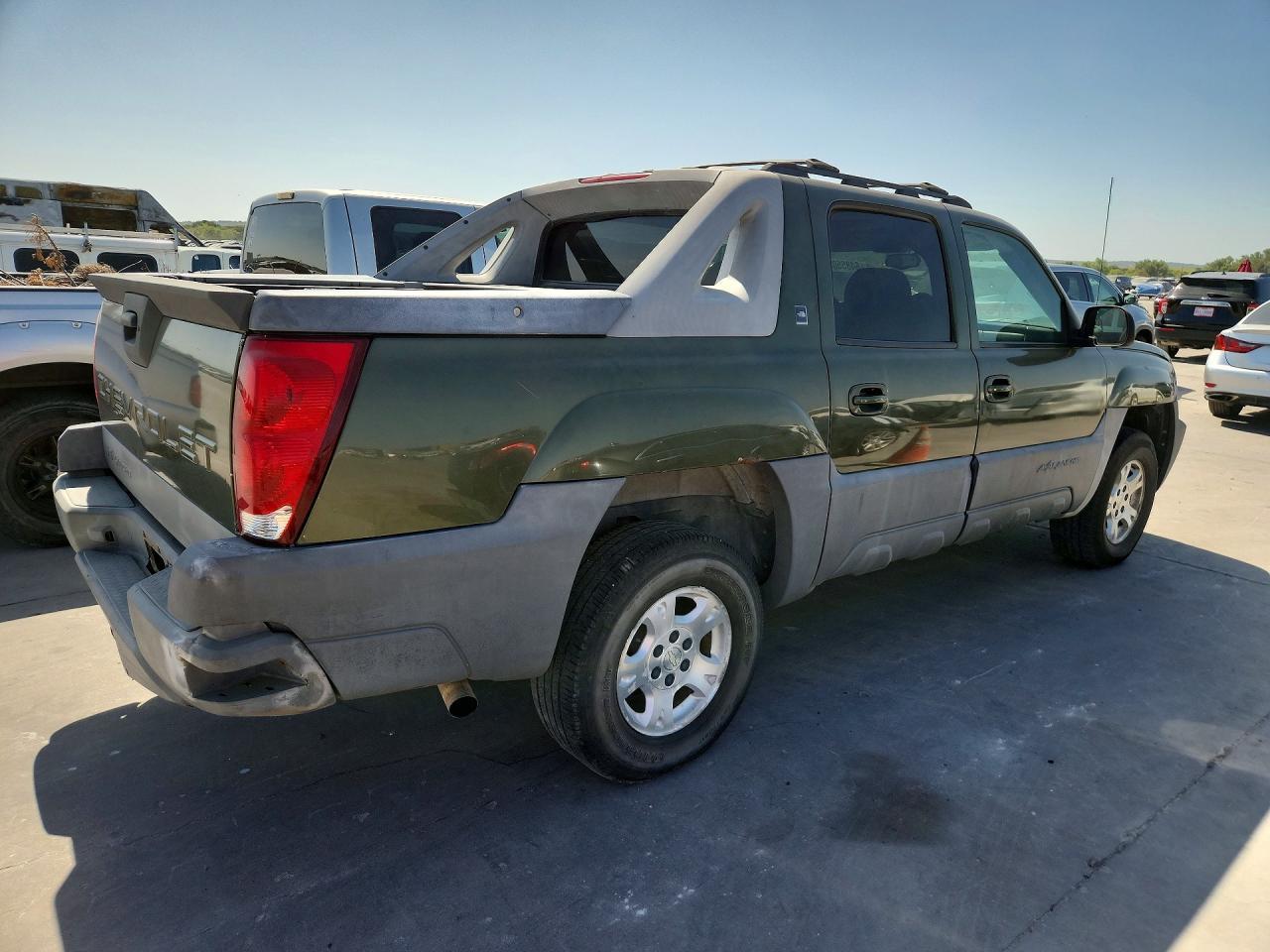 2002 Chevrolet Avalanche - Image 3