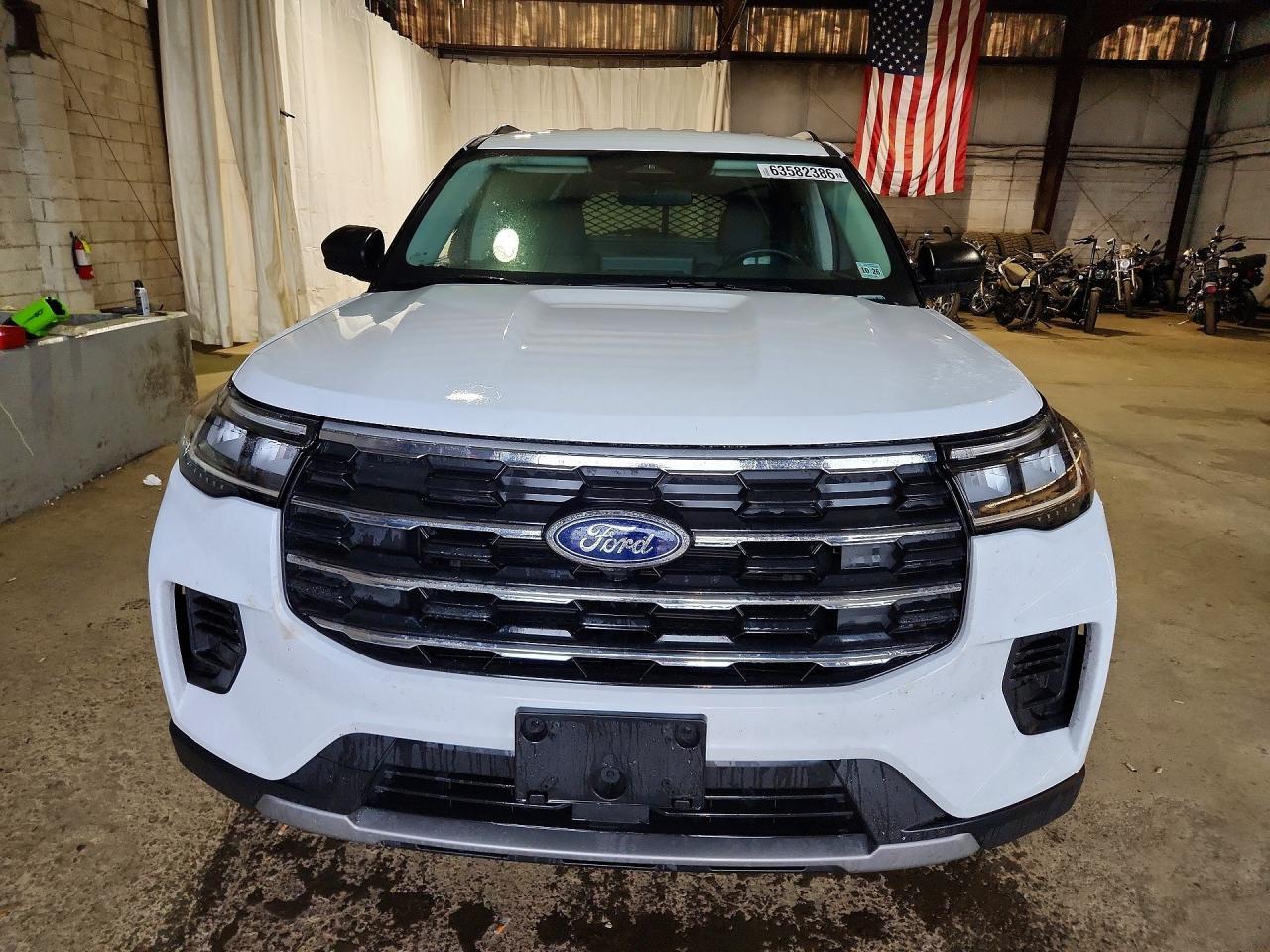 2025 Ford Explorer Active - Фото 5