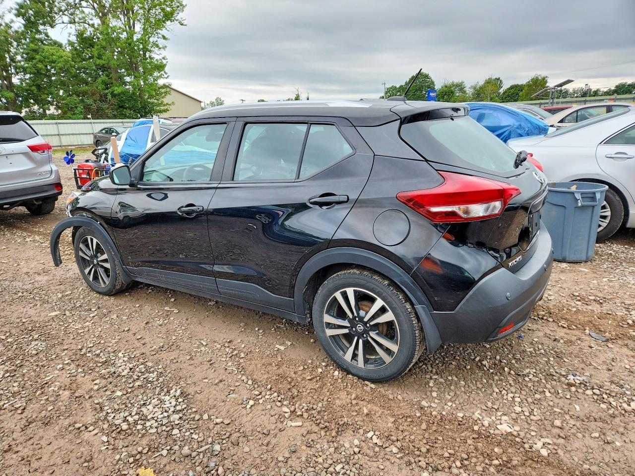 2020 Nissan Kicks Sv - Image 2