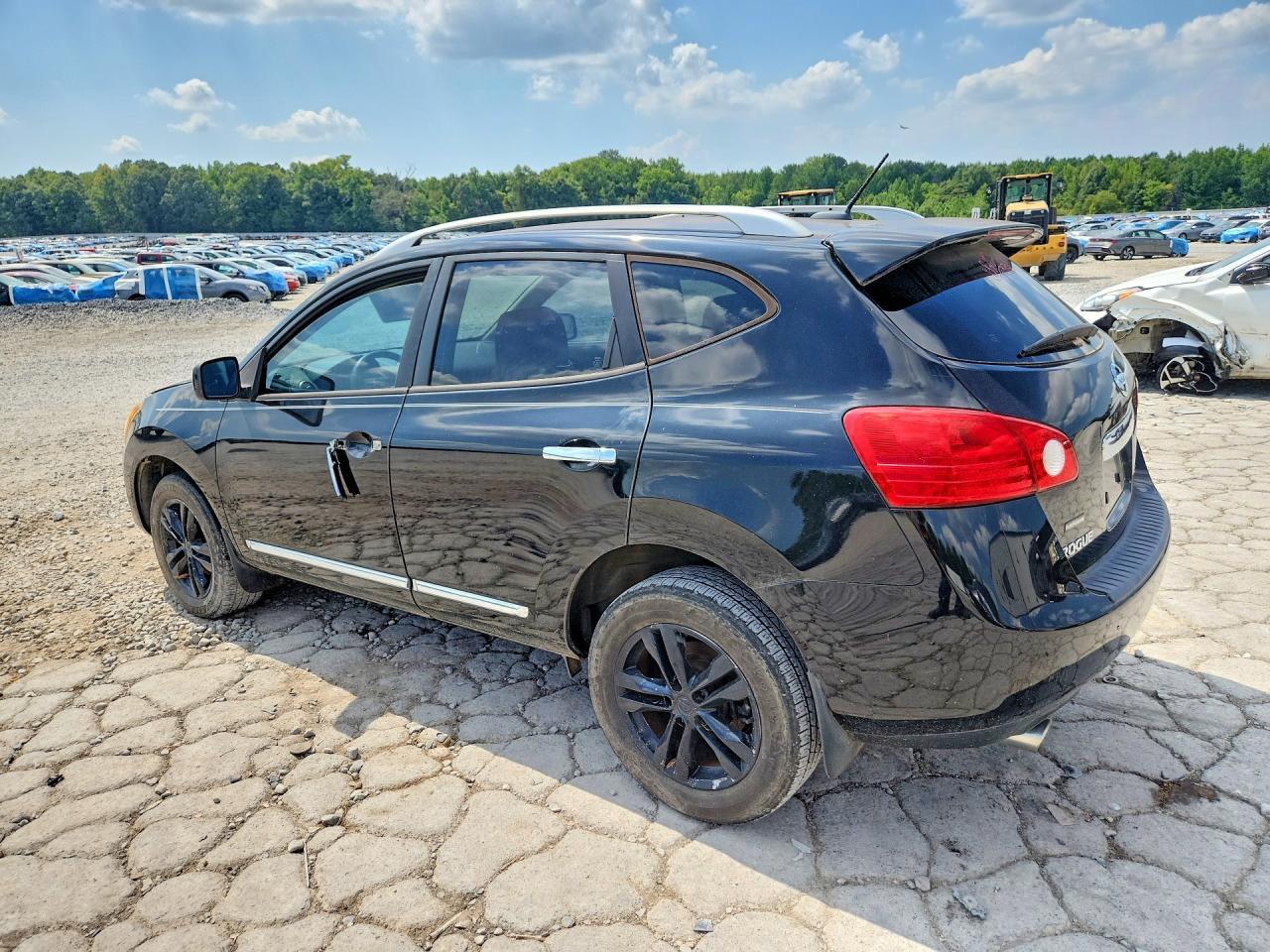 2013 Nissan Rogue S - Image 2