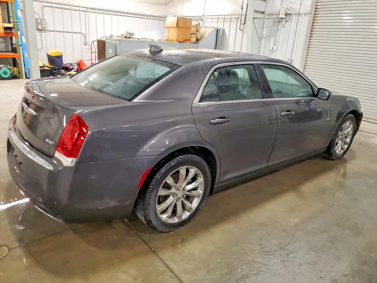 2016 Chrysler 300 Limited - Image 3