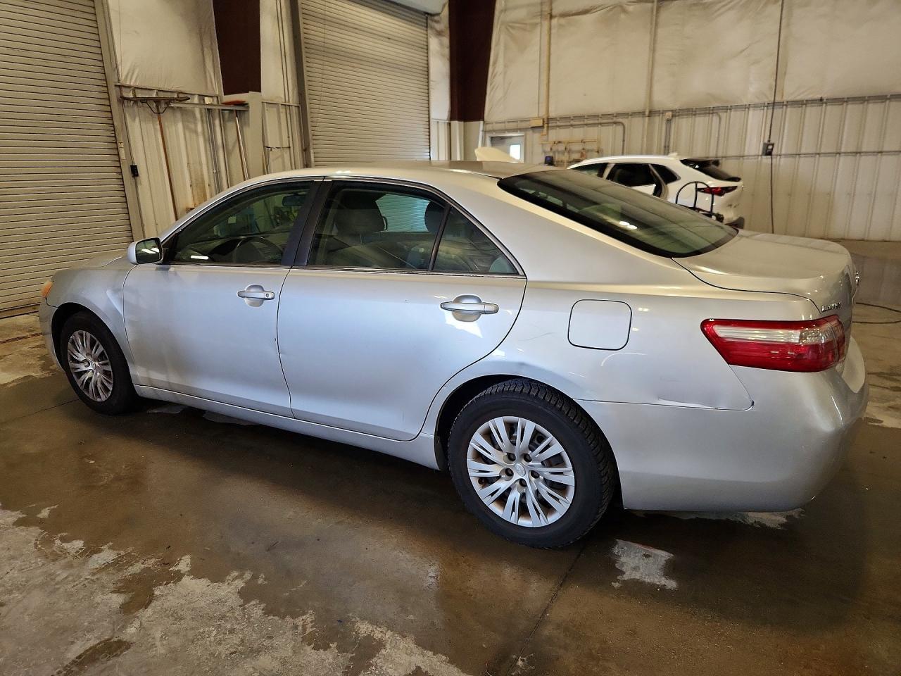 2009 Toyota Camry Le - Фото 2