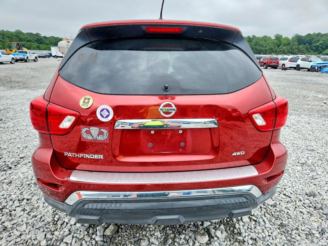 2017 Nissan Pathfinder S - Image 6