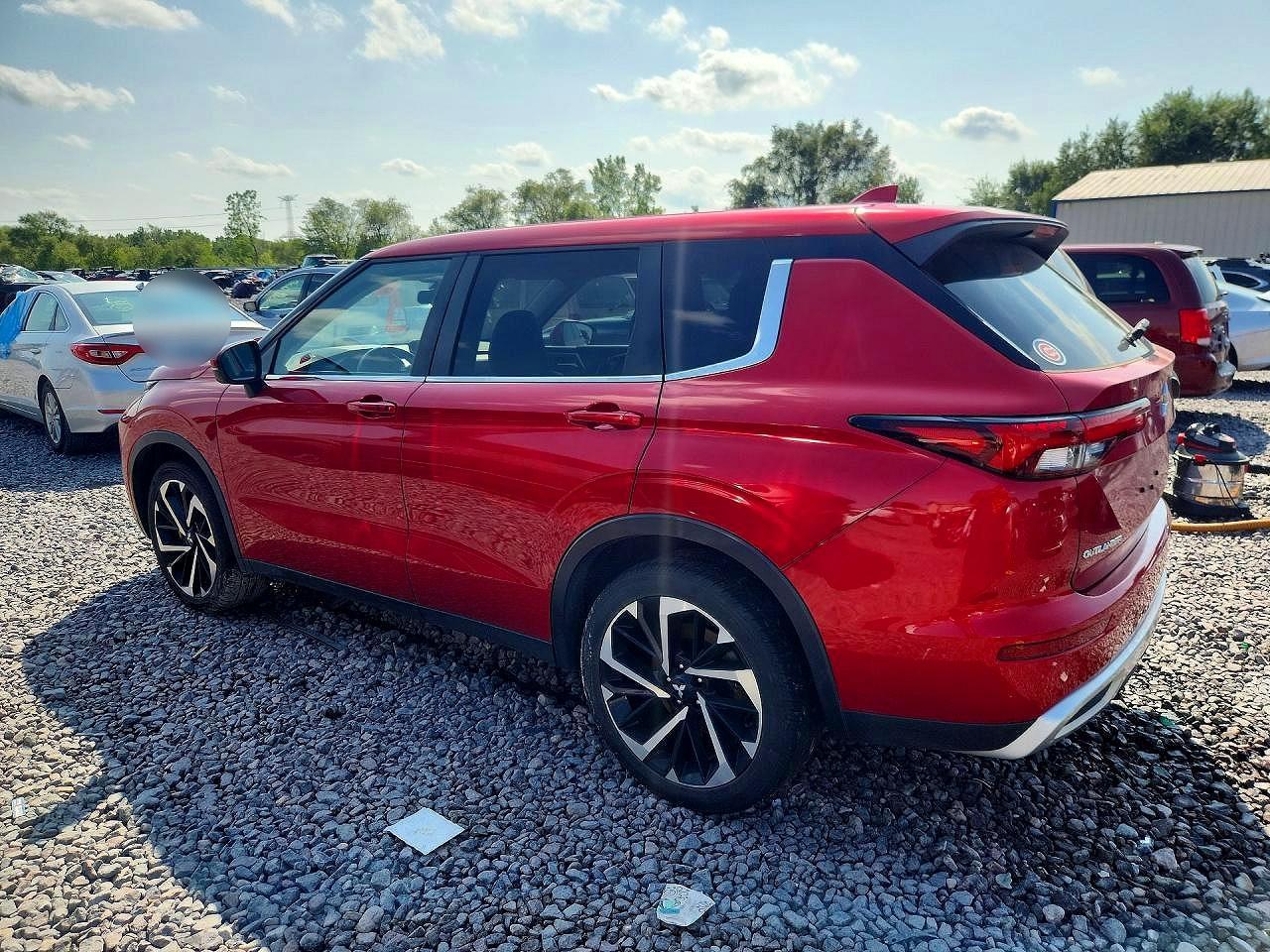 2024 Mitsubishi Outlander Se - Image 2