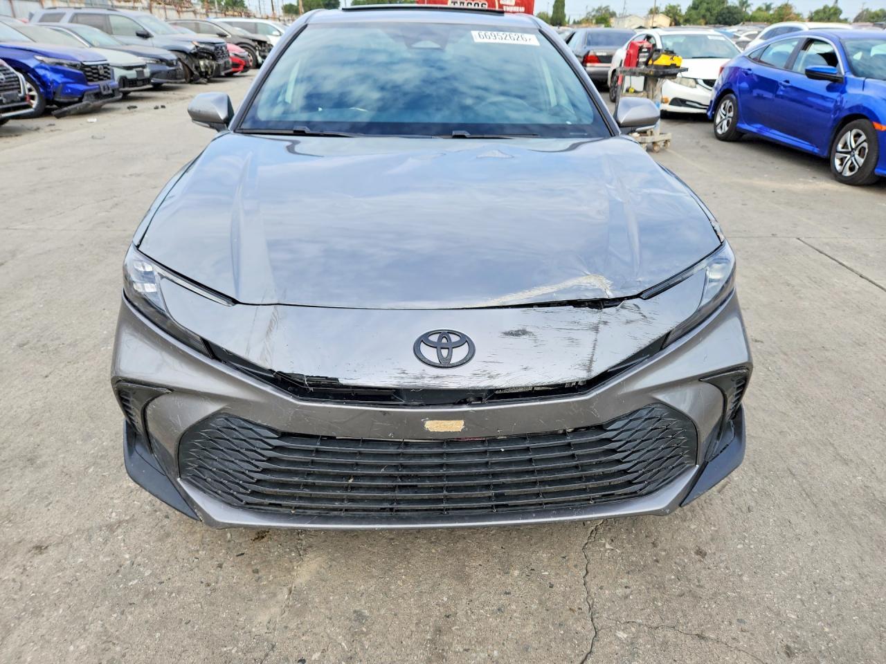 2025 Toyota Camry Se - Image 5