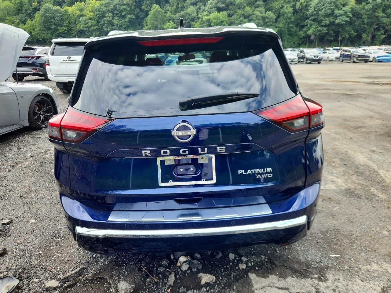 2025 Nissan Rogue Platinum - Image 6