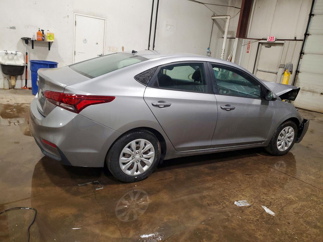 2021 Hyundai Accent Se - Фото 3