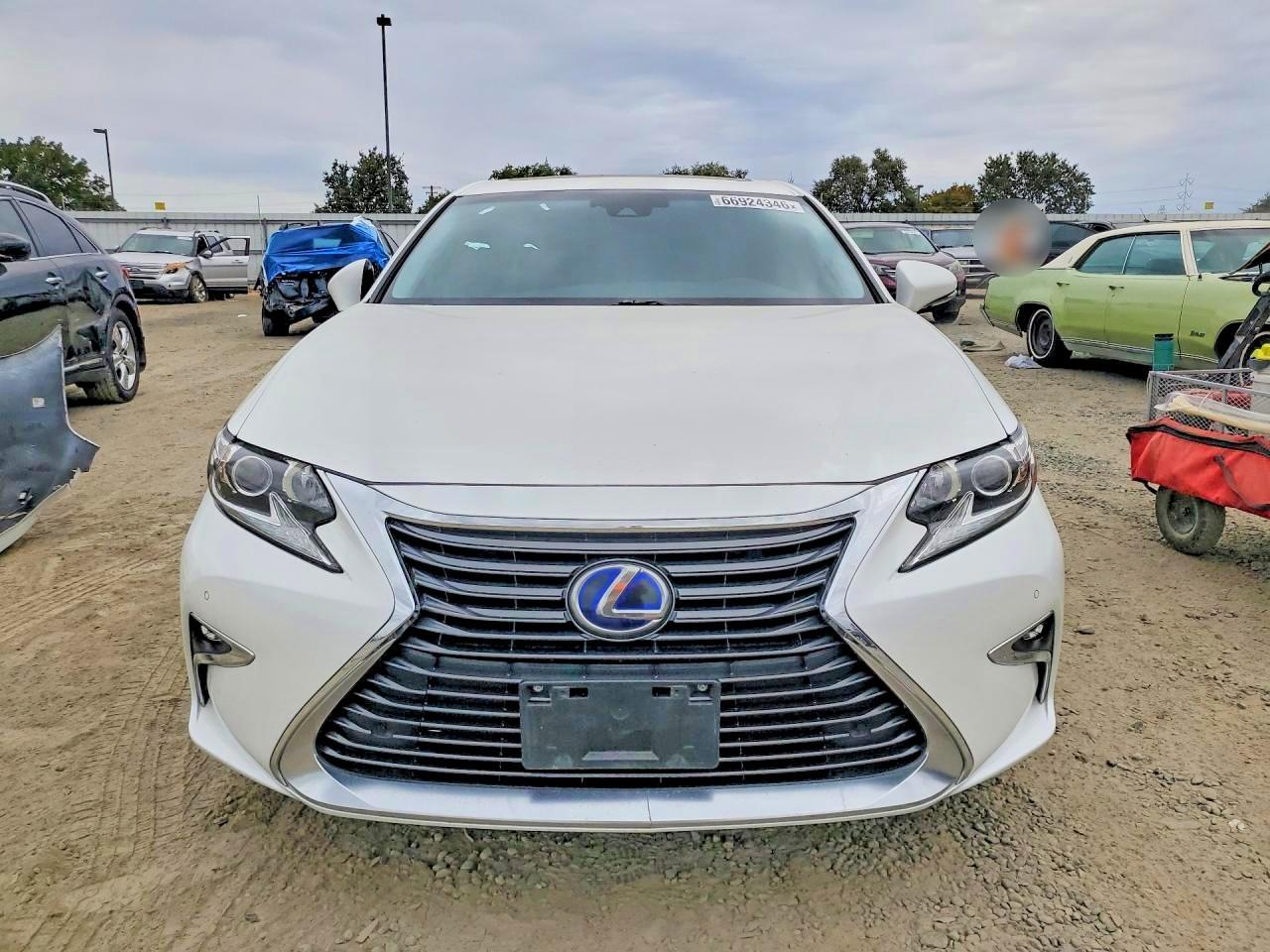 2016 Lexus Es 300H - Image 5